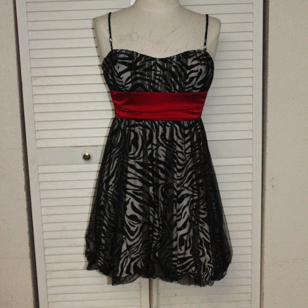 Speechless Black & White Prom Dress szM